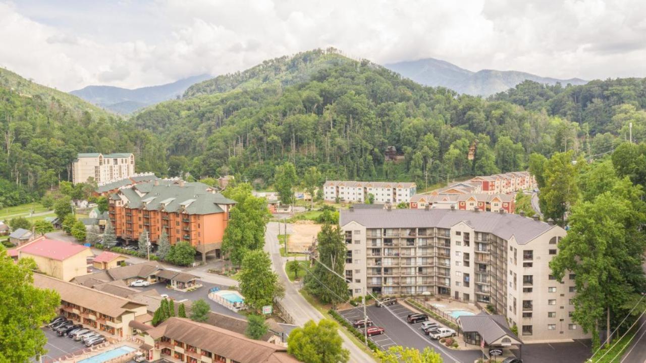 Family Bear Condos, Full King Suite, Kitchen, Pool Access Unit 103 Гатлинбург Экстерьер фото