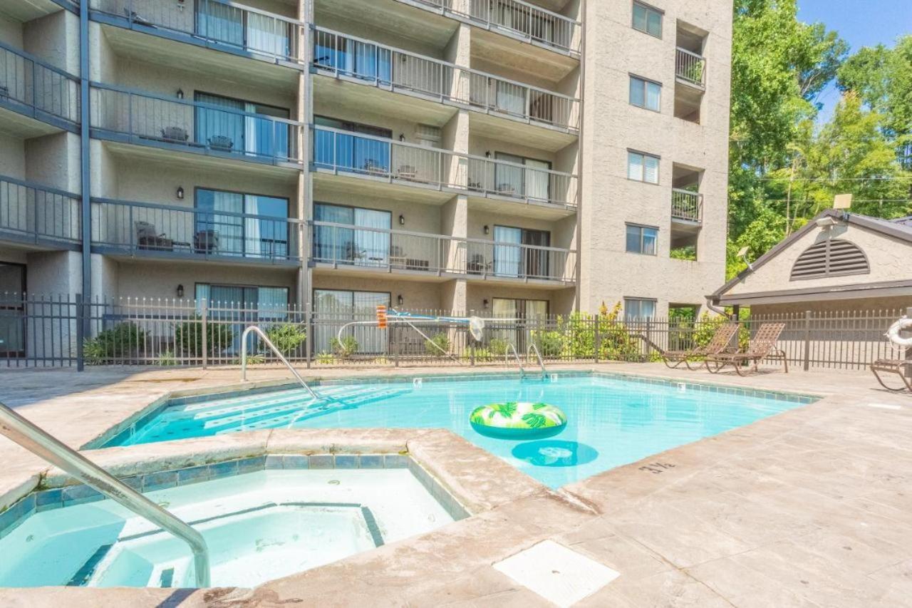 Family Bear Condos, Full King Suite, Kitchen, Pool Access Unit 103 Гатлинбург Экстерьер фото